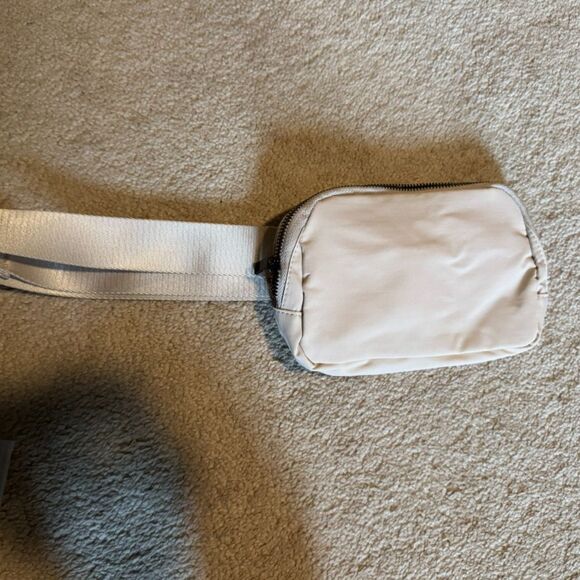 Belt Crossbody Bag Halara Multiple Pockets and Adjustable Strap - Picture 1 of 10